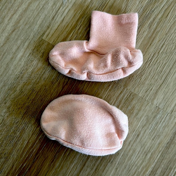 Giggle better basics organic cotton newborn booties - Picture 1 of 2